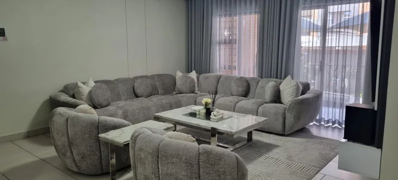 3 Bedroom Apartment / flat to rent in Kensington