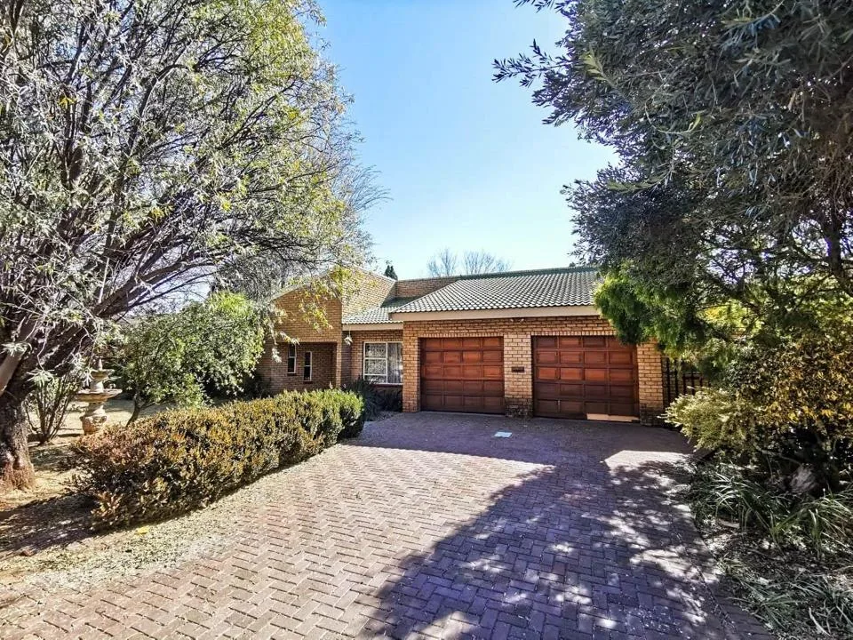 3 Bedroom House for sale in Stilfontein Ext 4