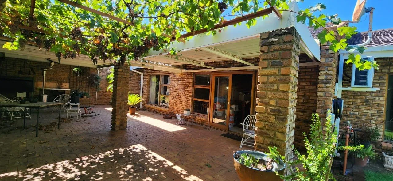 8 Bedroom House for sale in Kannoniers Park