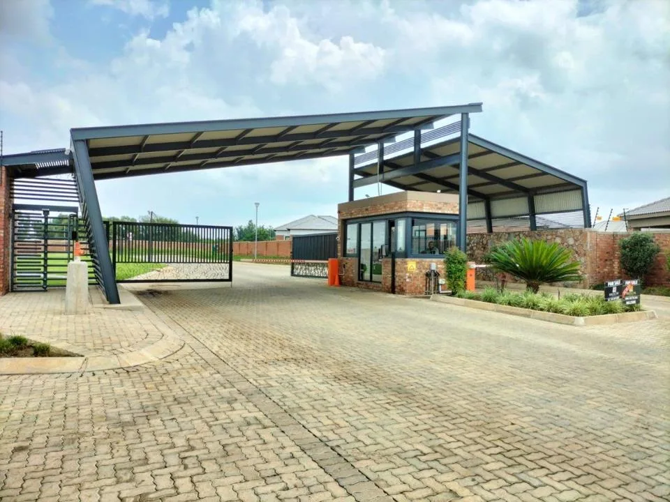 3 Bedroom House for sale in Van Der Hoff Park