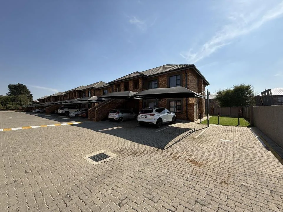 3 Bedroom Apartment / flat to rent in Ravenswood