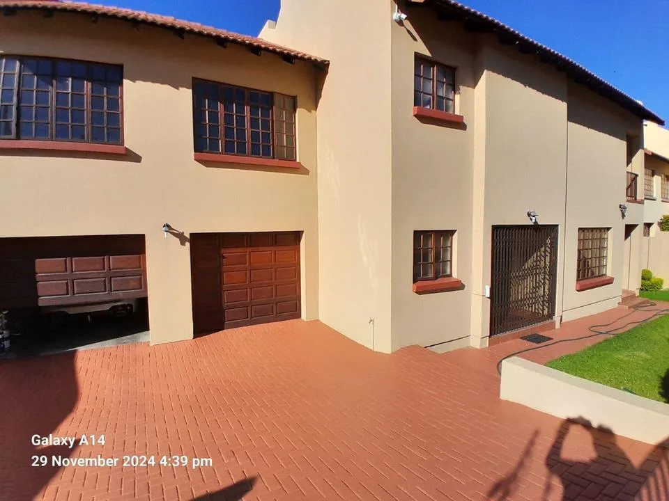 4 Bedroom House for sale in Safari Gardens