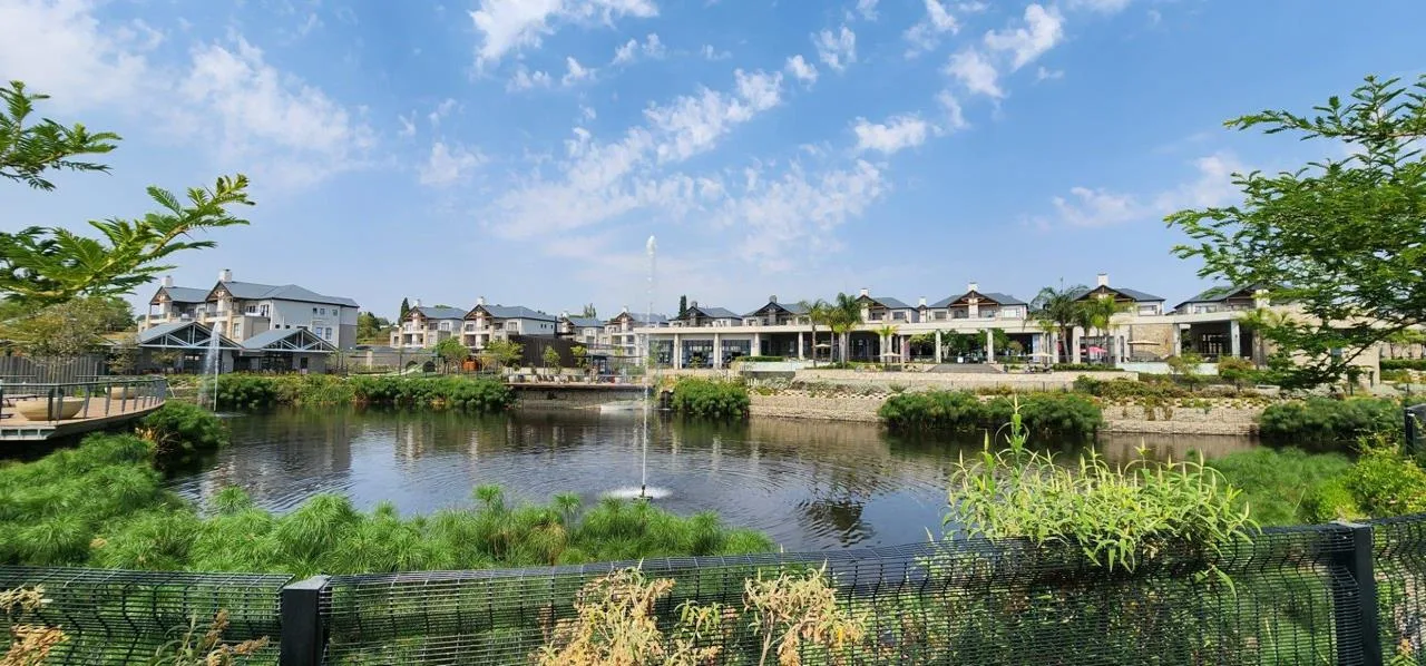 3 Bedroom Apartment / flat to rent in The Polofields