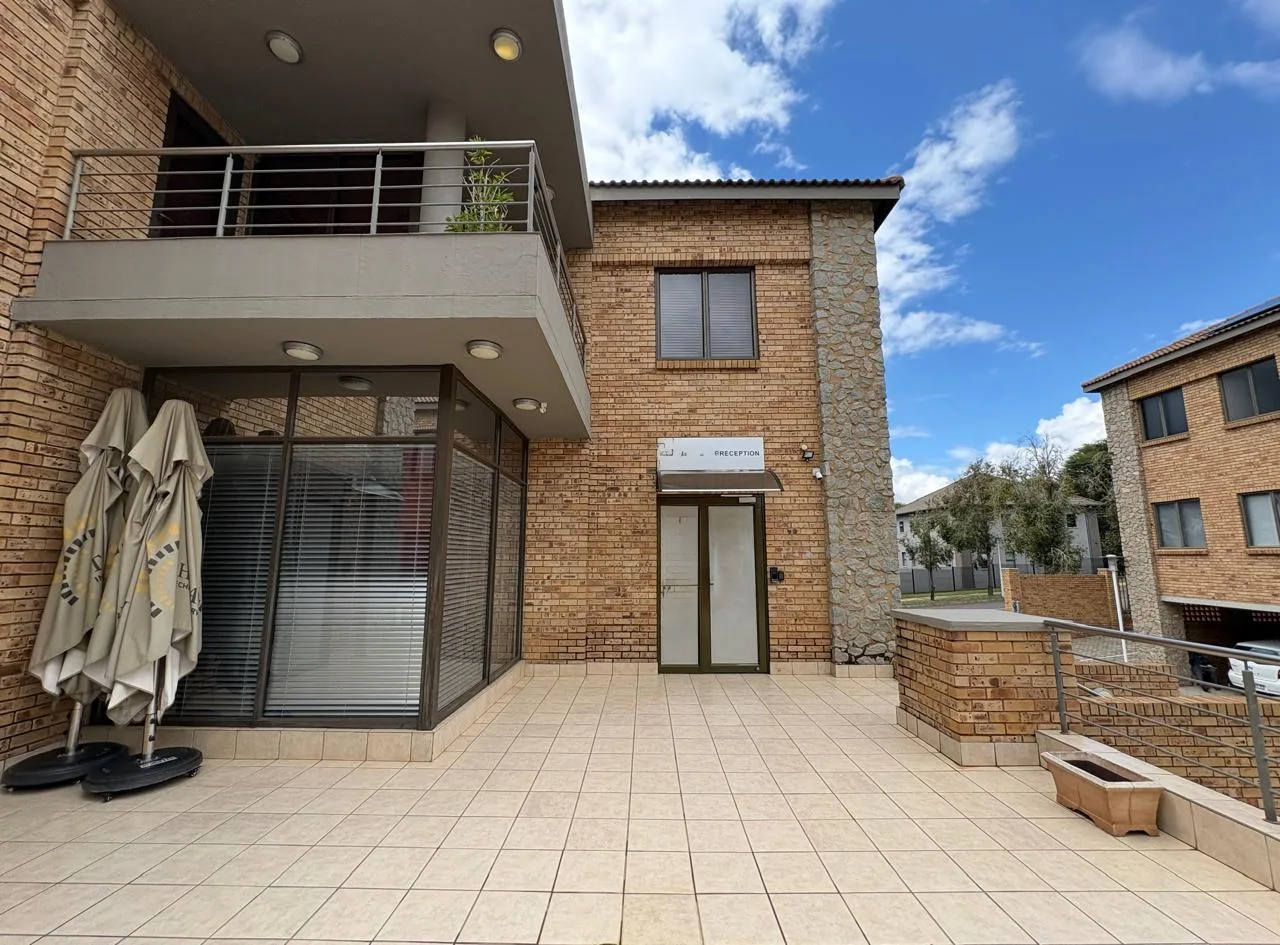 590 m² Commercial space in Midridge Park