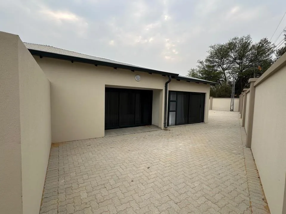3 Bedroom Townhouse to rent in Kyalami AH
