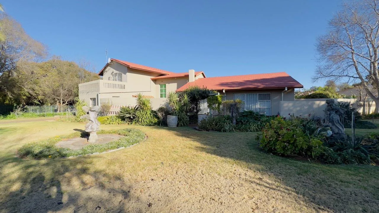4 Bedroom House for sale in Hartbeesfontein
