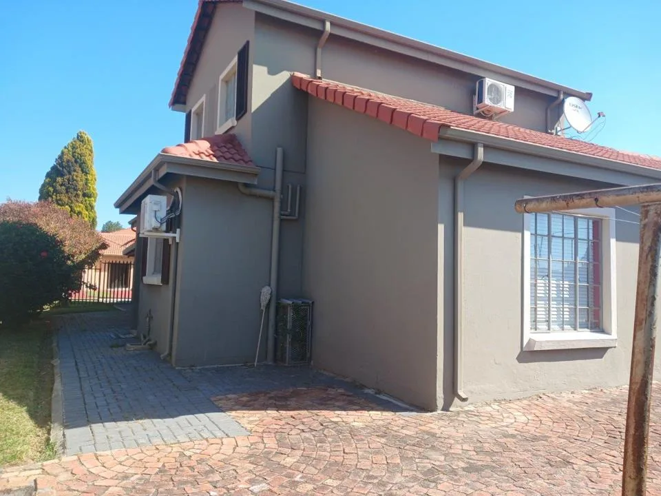 3 Bedroom House for sale in Waterkloof AH