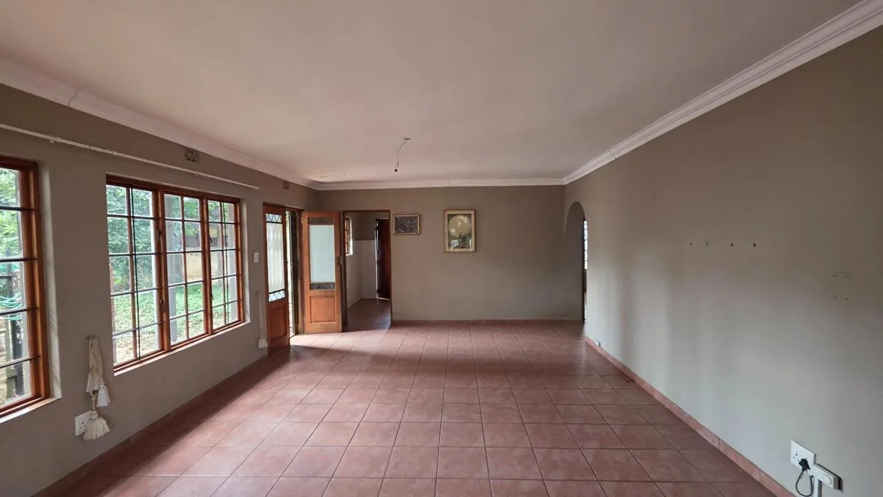 2 Bedroom House to rent in Kensington