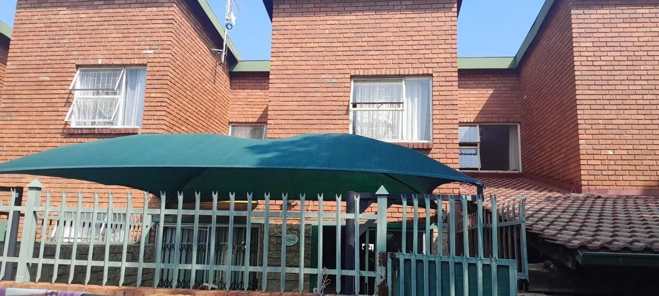 3 Bedroom Townhouse for sale in Elandsrand