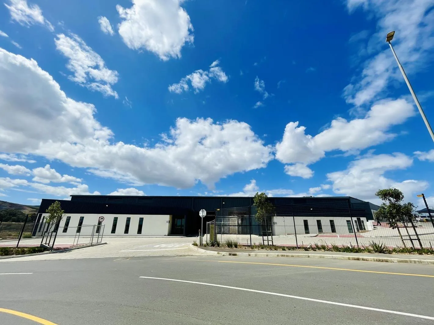 1 568 m² Industrial space in Milnerton Central