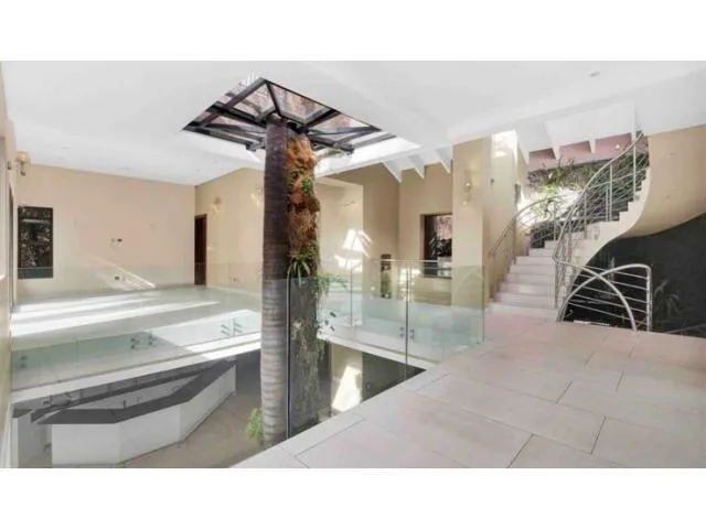 7 Bedroom House in Illovo