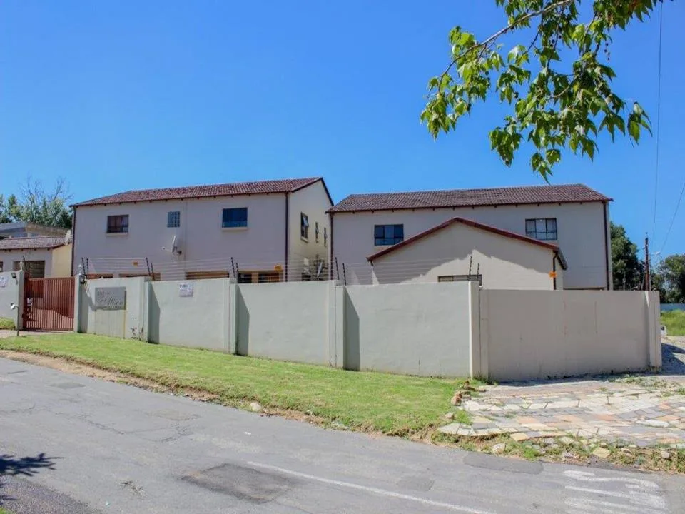 3 Bedroom Townhouse to rent in Buccleuch