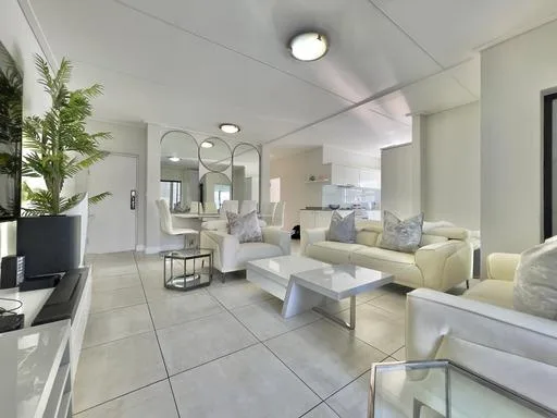 3 Bedroom Apartment / flat to rent in The Polofields