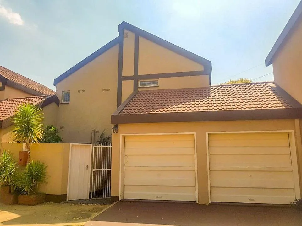 3 Bedroom Townhouse for sale in Potchefstroom Central