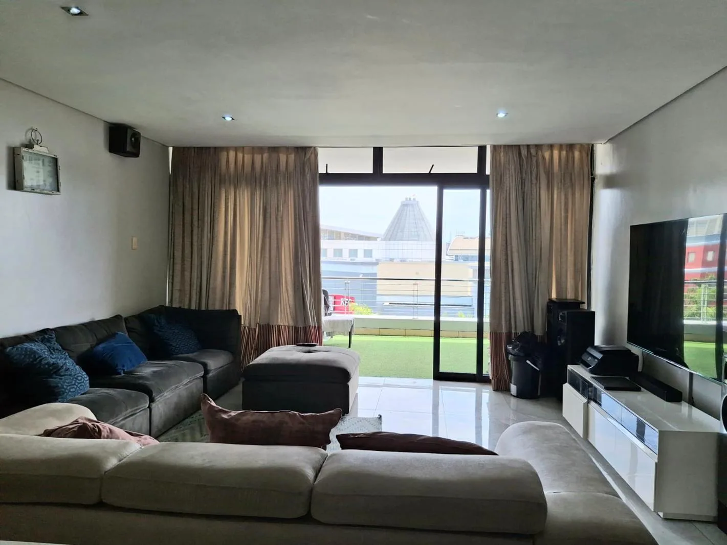 Property to rent in New Town Centre (Gateway)