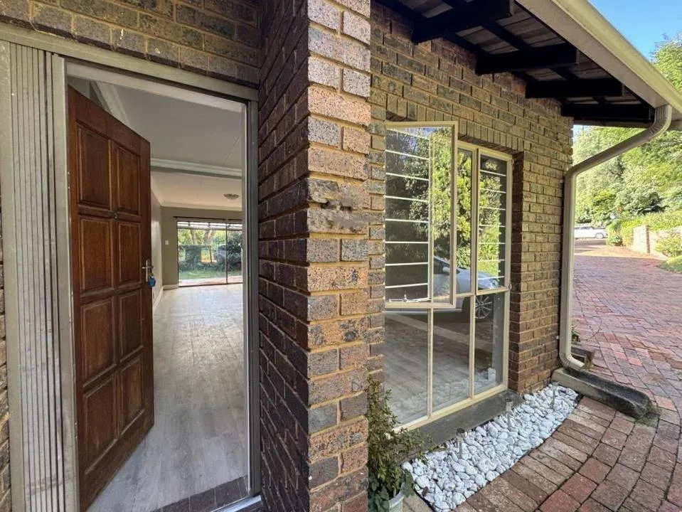 2 Bedroom Townhouse to rent in Waterkloof Heights