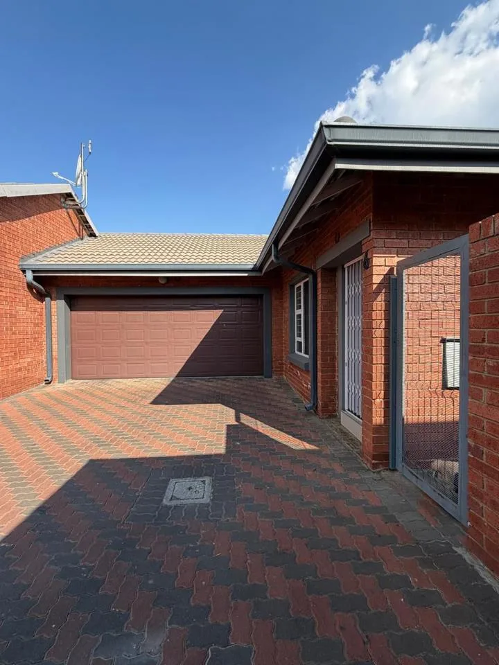 4 Bedroom Townhouse to rent in New Redruth