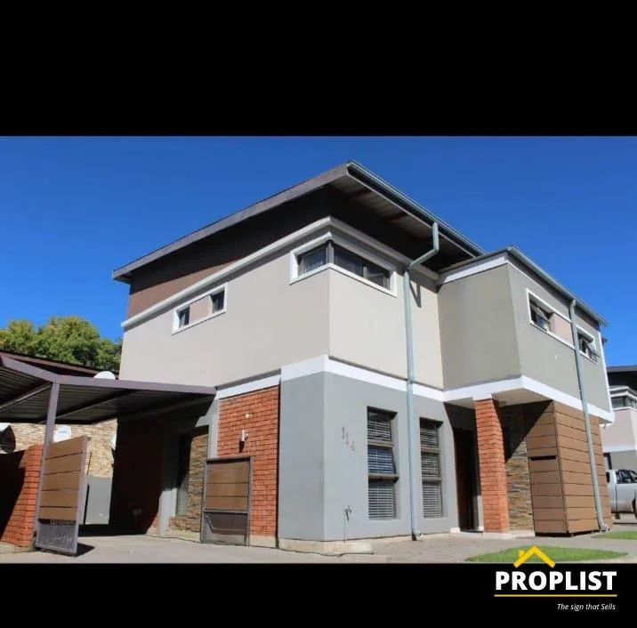 2 Bedroom Townhouse for sale in Die Bult