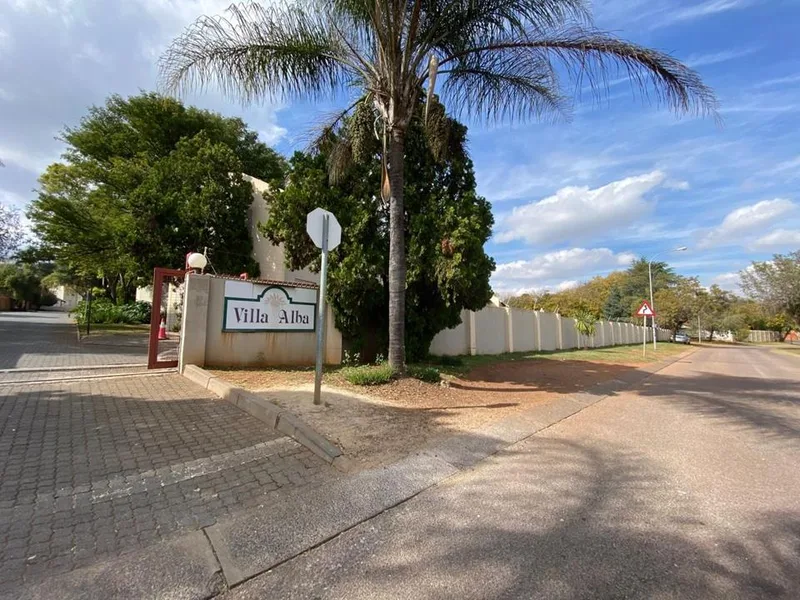 2 Bedroom Apartment / flat to rent in Die Hoewes
