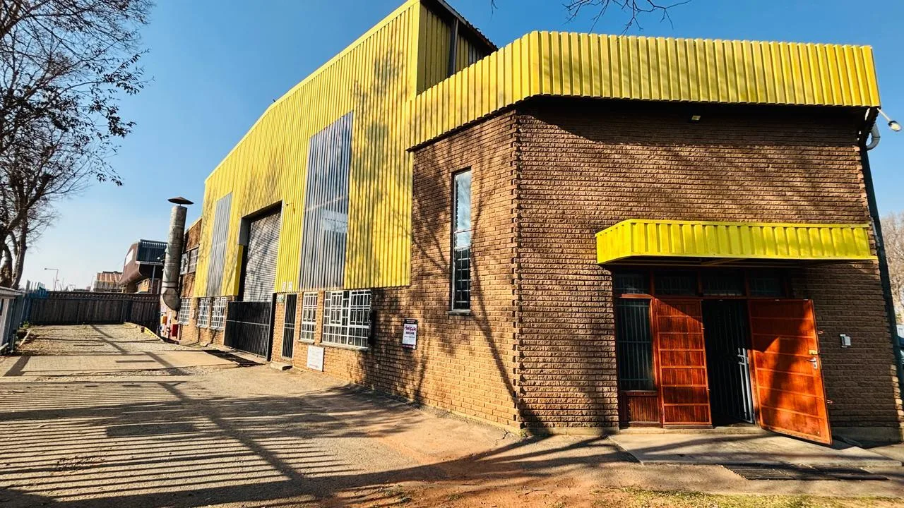 3 071 m² Industrial space in Stormill