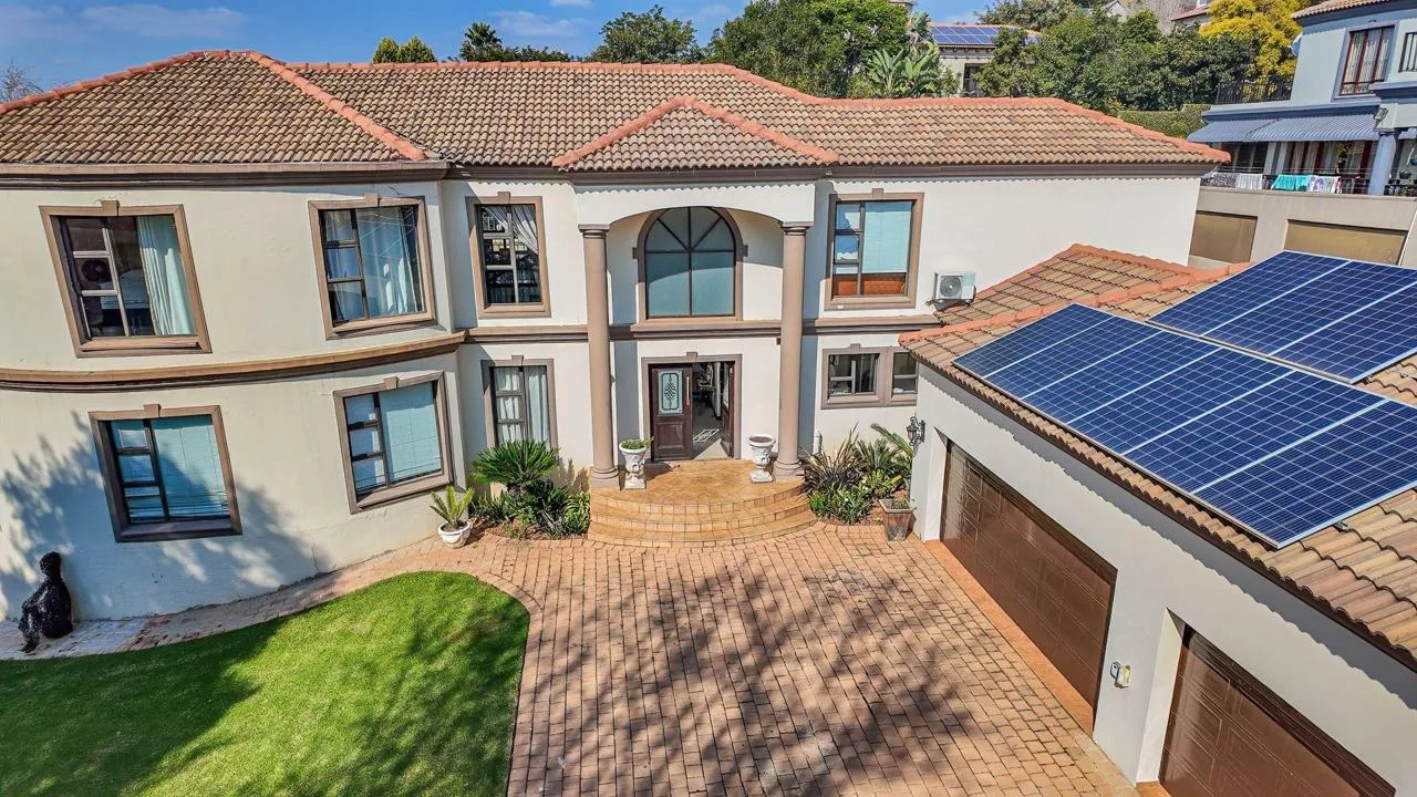 5 Bedroom Townhouse to rent in Waterkloof Ridge