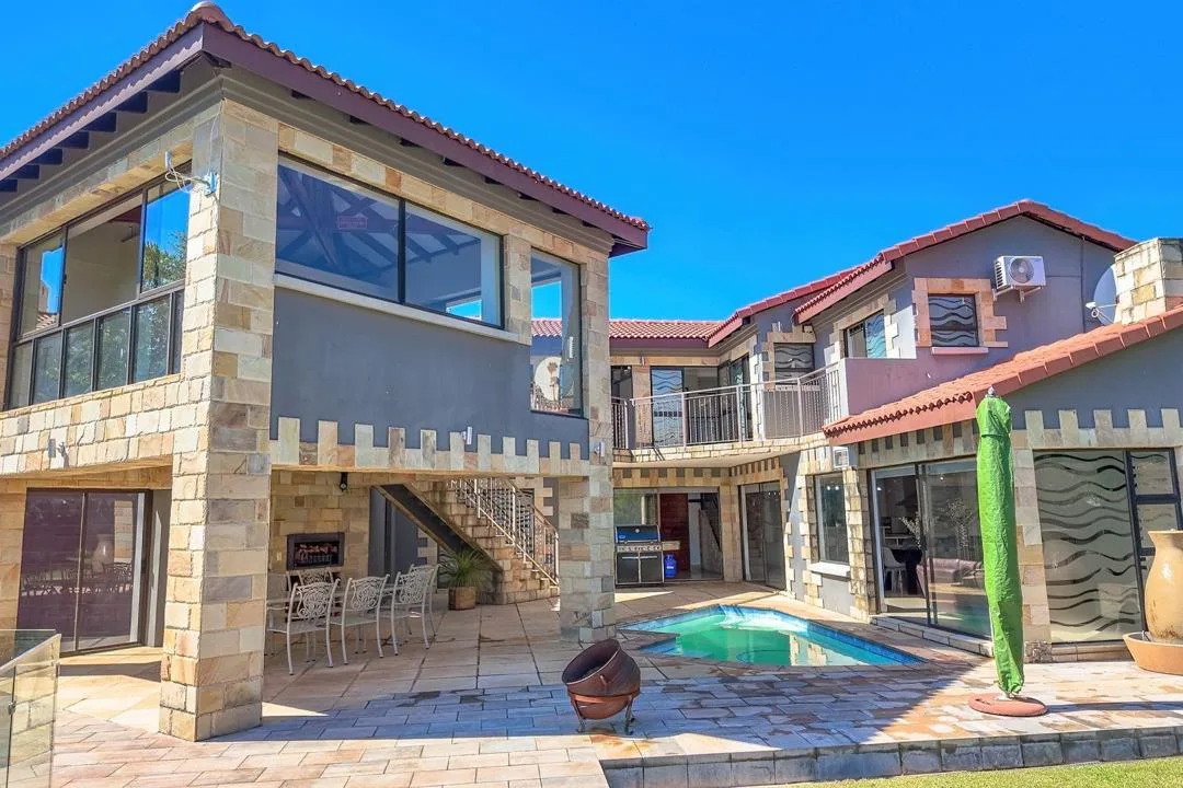 6 Bedroom House for sale in Eagles Landing