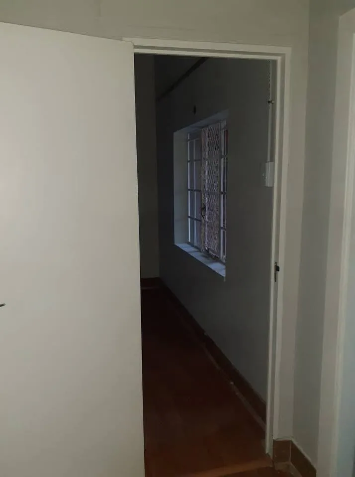 1 Bedroom House to rent in Kensington