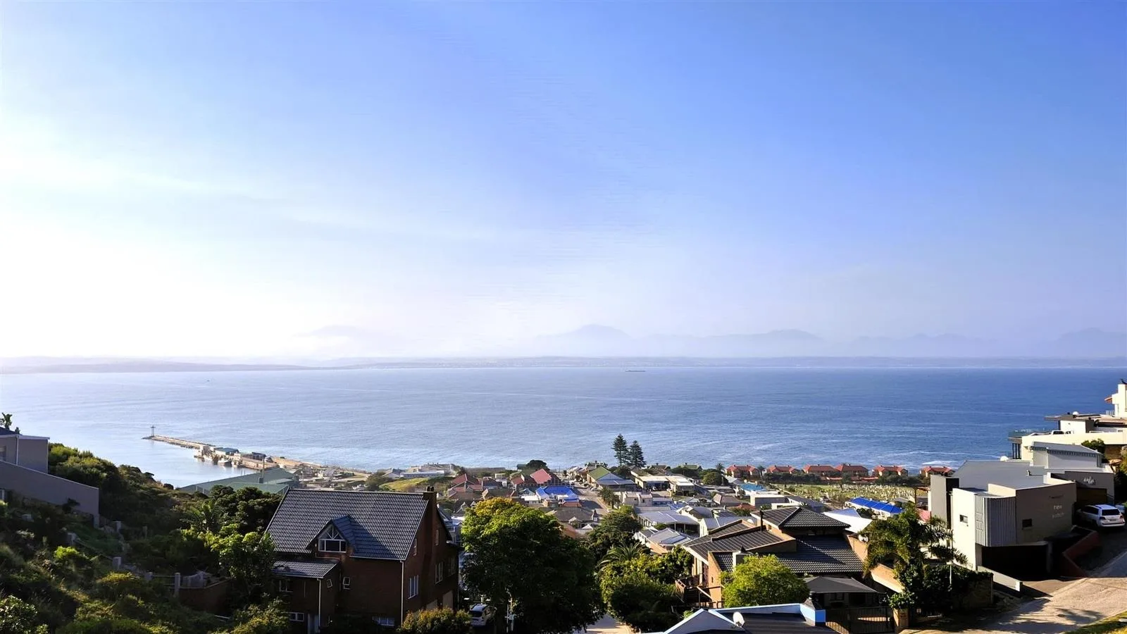 1 360 m² Land available in Linkside