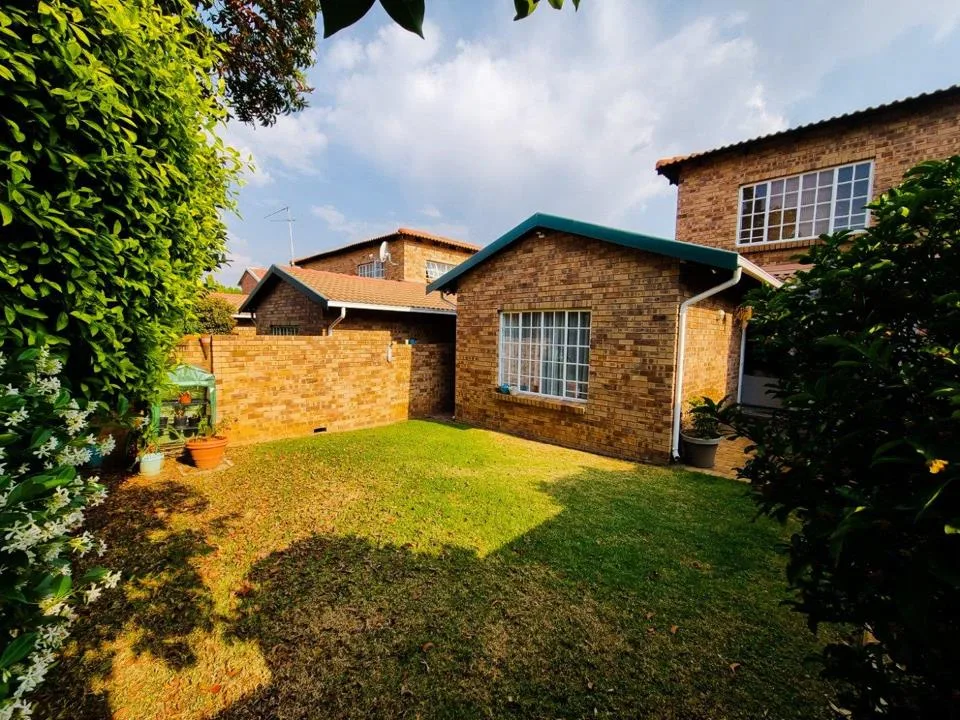 3 Bedroom Townhouse to rent in Weltevreden Park