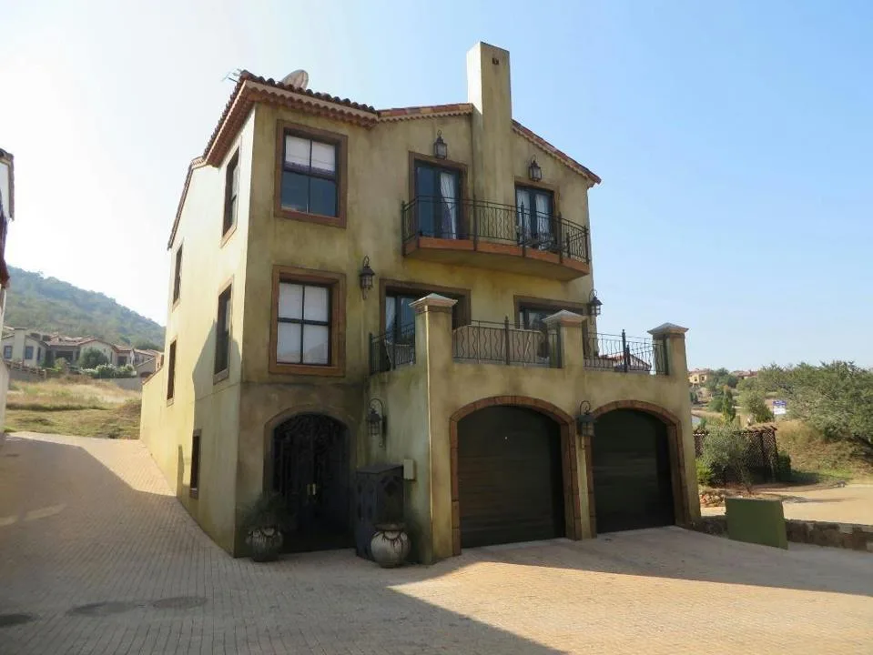 2 Bedroom House for sale in Estate D' Afrique