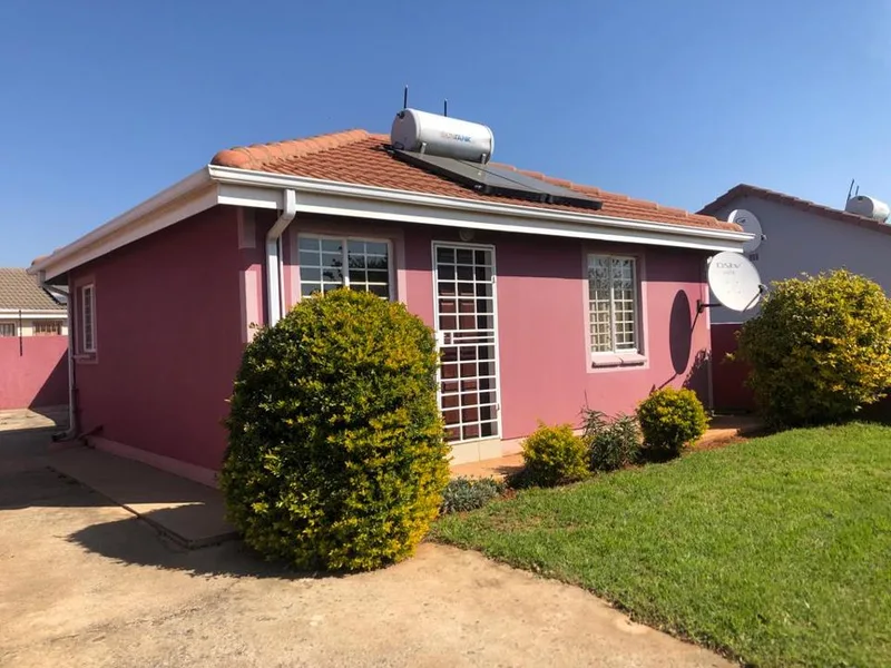 2 Bedroom House to rent in Crystal Park