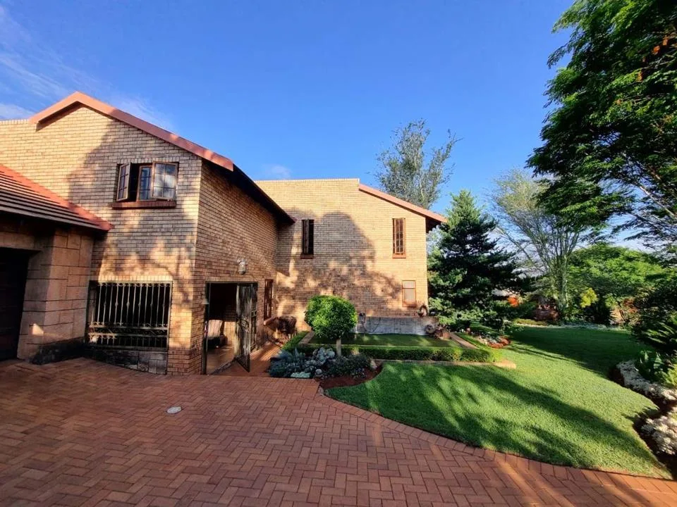 4 Bedroom House for sale in Buffelspoort Eco Estate