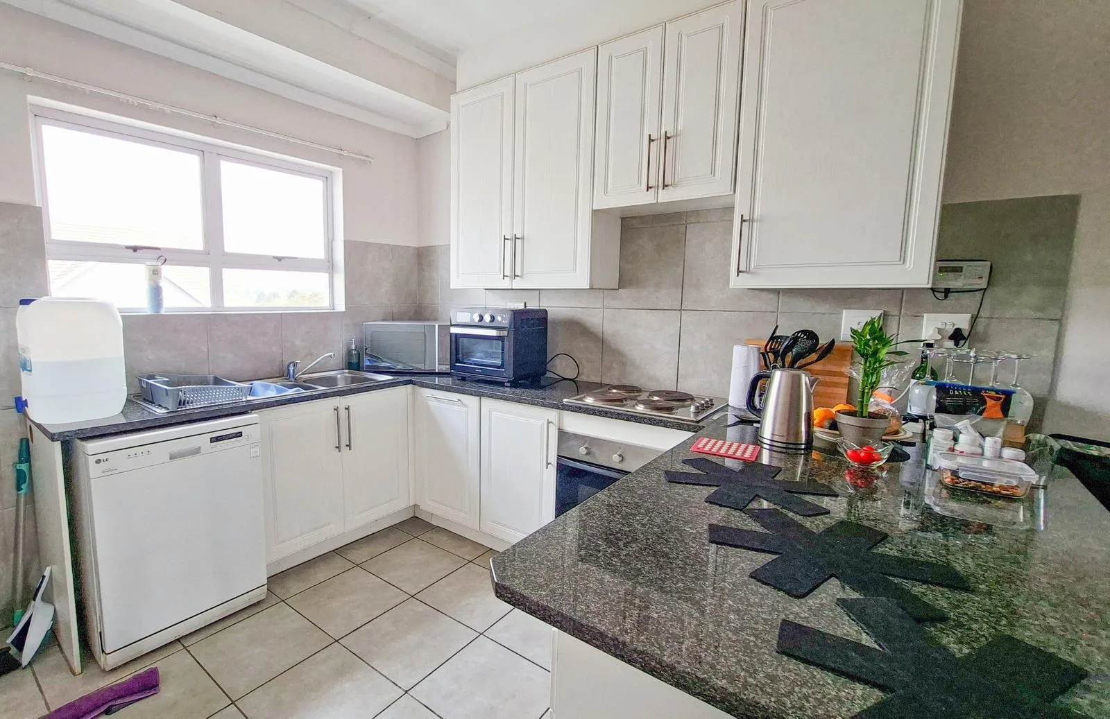 Property to rent in Die Hoewes