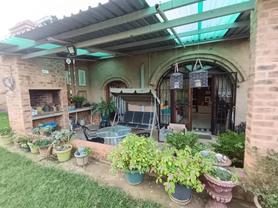 2 Bedroom Apartment / flat to rent in Roodeplaat