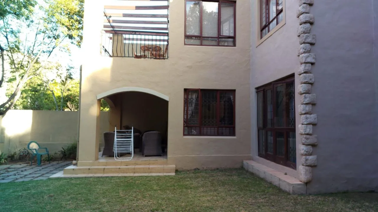 3 Bedroom Apartment / flat to rent in Morningside