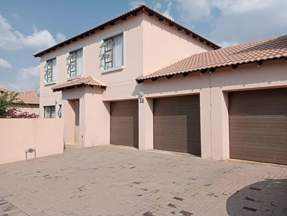 3 Bedroom Townhouse to rent in Montana