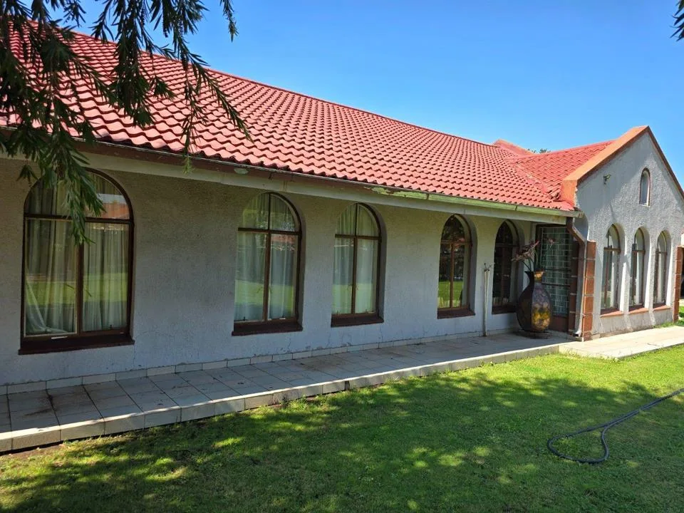 4 Bedroom House for sale in La Hoff
