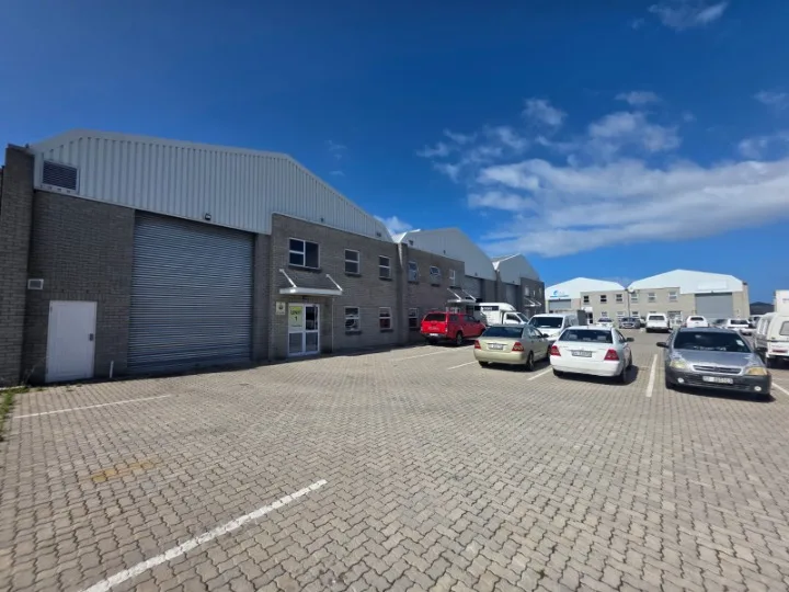 651 m² Industrial space in Somerset West Central