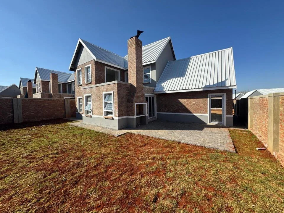 3 Bedroom House for sale in Van Der Hoff Park
