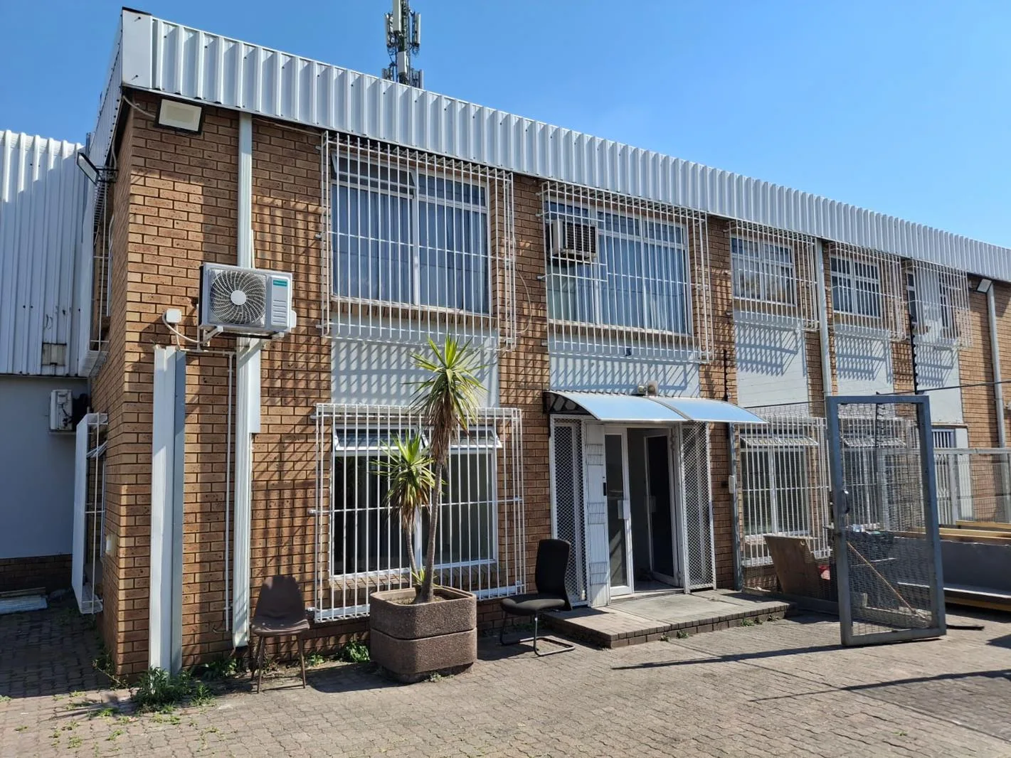 755 m² Industrial space in Spartan