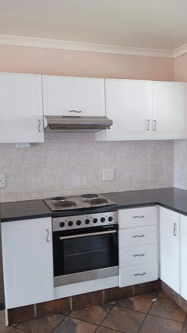 2 Bedroom Apartment / flat to rent in Windsor East