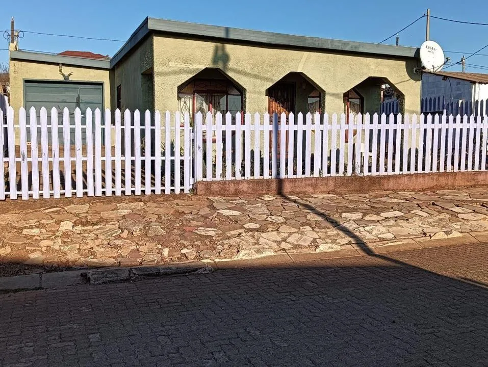2 Bedroom House for sale in Ikageng