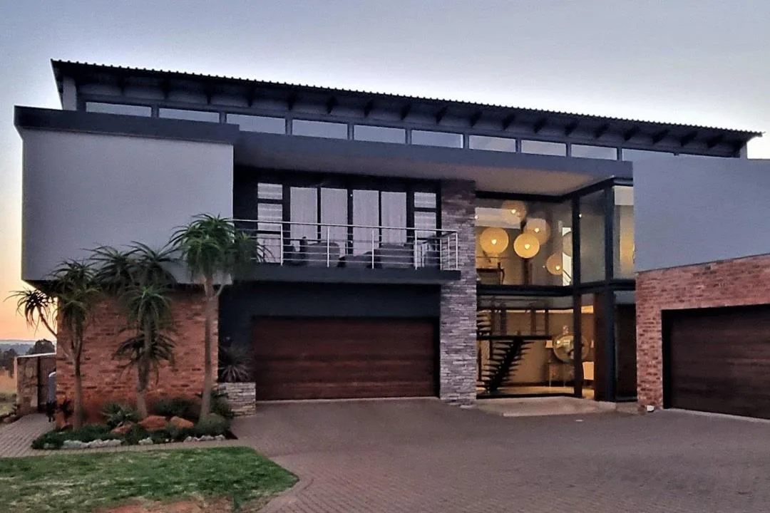 5 Bedroom House for sale in Vyfhoek AH