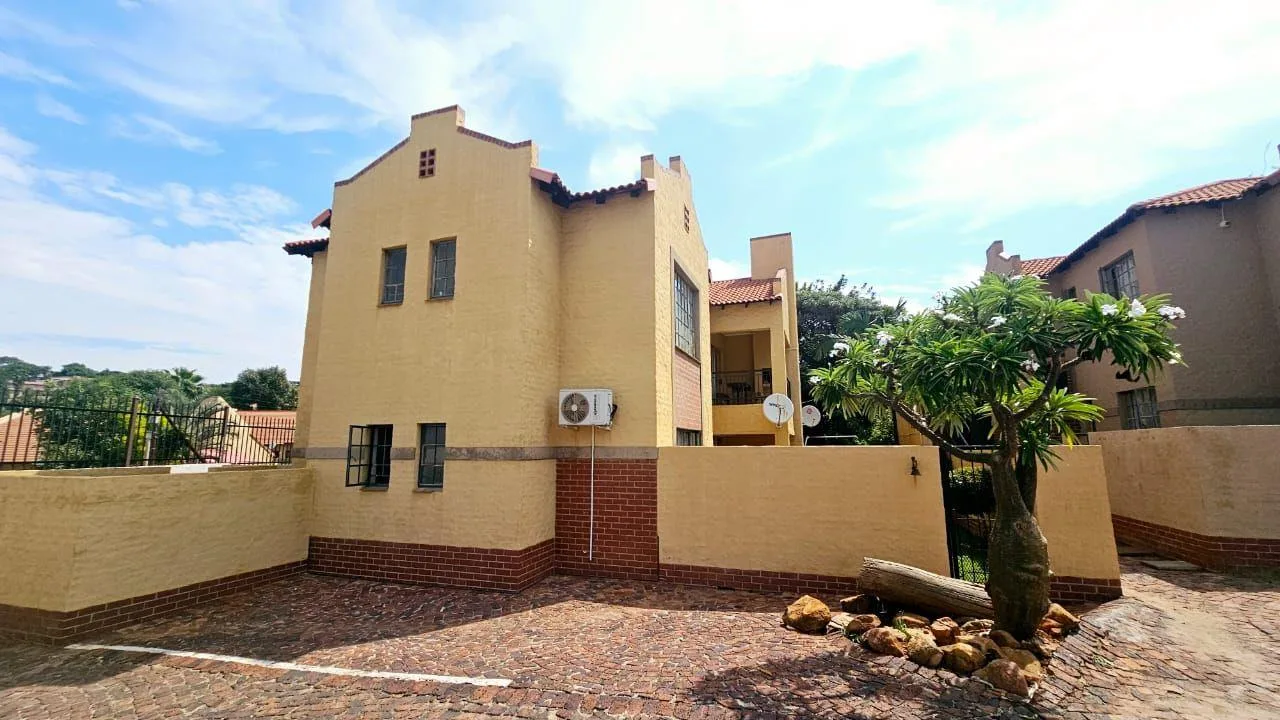 3 Bedroom Apartment / flat for sale in Safari Gardens