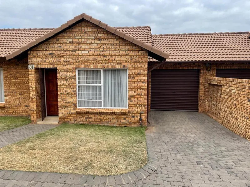 2 Bedroom Townhouse to rent in Witpoortjie