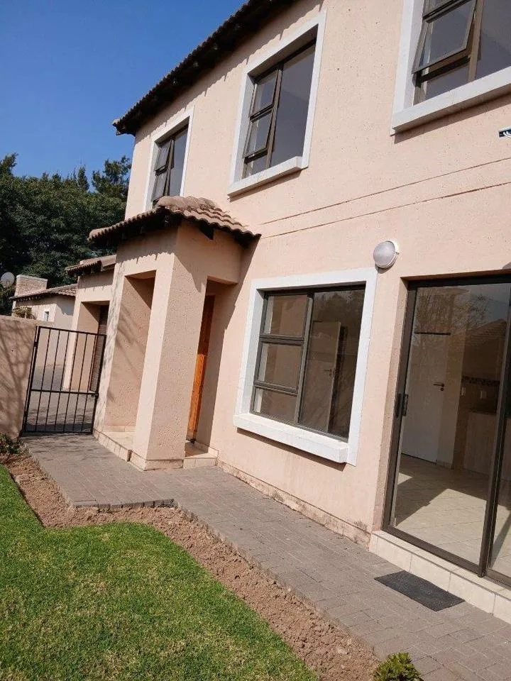 3 Bedroom Townhouse to rent in Montana