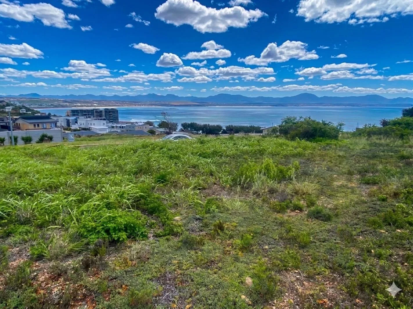 908 m² Land available in De Bakke