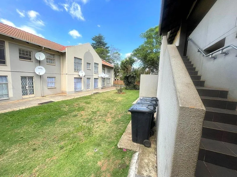 2 Bedroom Apartment / flat to rent in Die Hoewes