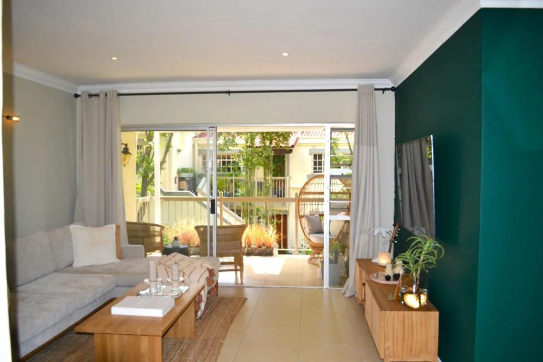 2 Bedroom Townhouse to rent in Bryanston East