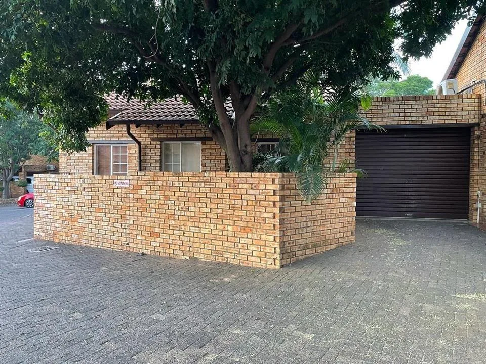 2 Bedroom Townhouse for sale in Safari Gardens